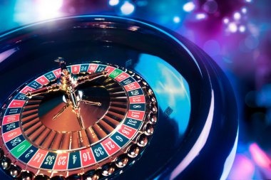 Live croupier Croupier at table